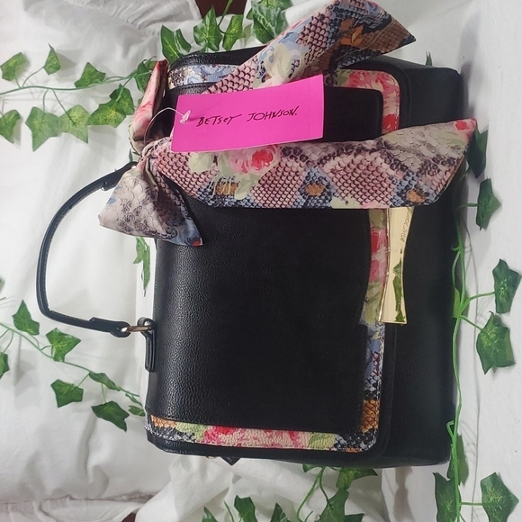 NWT BETSEY JOHNSON CROSSBODY - Picture 1 of 8